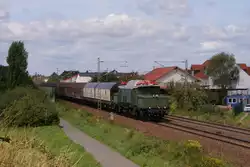 E 94 192 mit dem Henkelzug nach Wassertr�dingen in Nauheim bei Gro� Gerau am 10.08.2011 