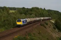 264 003-5 mit einem Kesselwagenzug in Laaber am 11.08.2011