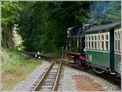 -Nostalgie auf der Schiene - Der Rasende Roland nimmt am 22.09.2011 einen Anlauf, um die Steigung hinter dem Bahnhof von Graftitz zu bew�ltigen, damit er seine Reise nach Sellin fortsetzten kann.