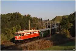 1042 023 f�hrt mit Sdz D 17636 von M�rzzuschlag nach Wien FJB.