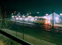 Nachtstimmung in Hemer am 31.10.1988 mit Abfahrt eines Milit�rzuges, der von 218 154 gezogen wurde