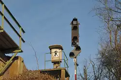 Ein Lichtsignal kurz vor dem Bahnhof Neustadt Aisch.