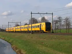 Buffels 3427 und 3429 mit Regionalzug 9162 Groningen-Zwolle bei Staphorst am 2-4-2010.
