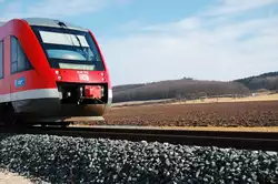 Ein Regionalzug der Baureihe 648, der gerade Dottenheim hinter sich gela�en hat und sich jetzt auf den Weg nach Steinach macht.