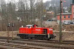 294 886-7 (V90 remotorisiert)  der DB Schenker Rail f�hrt am 10.03.2012, nach getaner Arbeit, in Kreuztal auf den Abstellplatz.