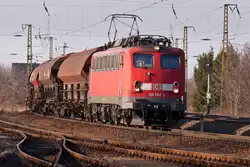139 562-3 bringt am 09.03.2012 einen G�terzug nach Coswig