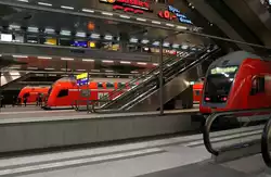 Aufstellung zur Steuerwagenparade in Berlin Hbf (tief) am 20.04.2012.
