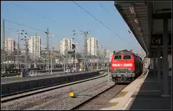 Vier Hochhäuser und zwei Dieselloks -     Stuttgart Hauptbahnhof am 22.02.2012 (M)