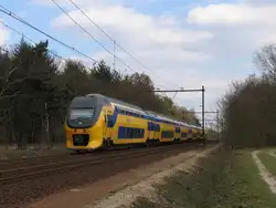V-IRM mit IC 1958 Venlo-Den Haag CS bei Deurne am 8-4-2012.