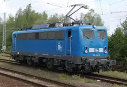 Press 140 038-0 musste im Bahnhof Rostock-Bramow auf Rangier-Fahrt warten.12.05.2012