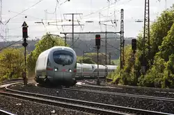 ICE -  T f�hrt in den Bahnhof Neustadt (Aisch) ein.