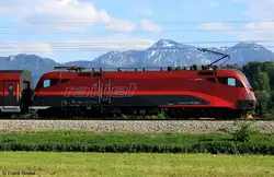 �BB 1116 225-4 schiebt Railjet RJ 567 Bregenz - Wien, KBS 951 M�nchen - Rosenheim - Salzburg, fotografiert bei �bersee am 14.05.2012
