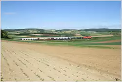 2143 009 f�hrt mit Sdz 14676 von Wien Fjb �ber Tulln nach Ernstbrunn zum 5.Oldtimertreffen auf Schiene und Stra�e.