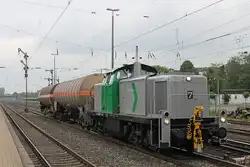 295 027 zog am 1.6.12 einen Kesselzug durch D�sseldorf-Rath.