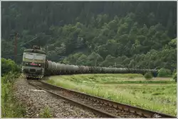 ZSSKC 183 027 f�hrt mit einem Kesselzug in Richtung Zilina.