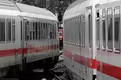 Ein- und Ausfahrende IC Z�ge am K�lner Hbf.