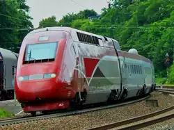 Ein Thalys legt sich am 03.07.2012 elegant von Belgien �ber Aachen kommend auf der KBS 480 im Eschweiler Bahnhof in die Kurve.