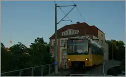 Trotz des langen Tages liegt der Marineplatz schon im Schatten, als die letzte 