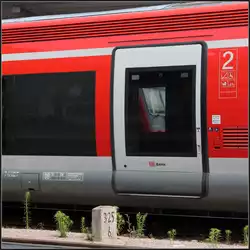 641 vor 628 -     Durch die einflügelige Türe des 641 014 blickt man auf 628 703.