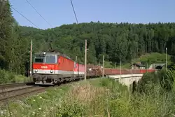 1144.107+284 mit G-56603 haben den Pettenbach-Tunnel verlassen und werden in k�rze Eichberg erreichen.