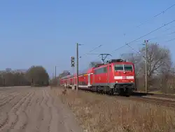 111 092-3 mit RE 14119 Emden Hauptbahnhof-M�nster Hauptbahnhof bei Deverm�hlen (B� 296.6) am 23-3-2012.