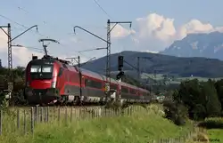 �BB 1116 217 schiebt Railjet RJ 69 M�nchen - Wien, KBS 951 M�nchen - Salzburg, fotografiert bei Teisendorf am 17.08.2011