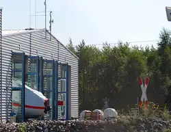 Ein Blick �bern Zaun beim PCW, genug gestanden der Velaro D n�chte auf die Strecke