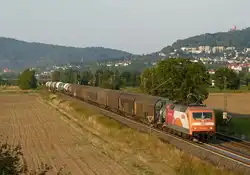 Im letzten Licht kam die M�rklin 120 112-8 mit einem gemischten G�terzug am 10.09.2012 durch L�tzelsachsen