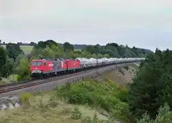 MEG 802 (156 002) + MEG 604 (143 257) und einem leeren Zementzug am 11.09.2012 unterwegs bei Laaber.