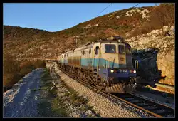 1061-012 und 1061-103 mit einnem Guterzug zwischen Skrljevo und Meja auf der Eisenbahnstrecke Reka-Zagreb(21.9.2012).