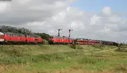 218 364-8 und 359-8 mit dem AS 1442 (Nieb�ll-Westerland treffen auf 218 380-4 und 344-0 mit dem AS 1445 (Westerland-Nieb�ll)  in Keitum 7.8.12