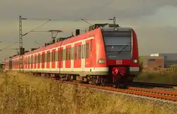 423 546-1 hat soeben den Haltepunkt Allerheiligen verlassen und f�hrt nun auf dem Wen nach Bergisch-Gladbach als n�chsten Halt Nievenheim an.