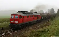 DB 233 486-0 vor Ganzzug Kesselwagen Richtung M�nchen, KBS 940 M�hldorf - M�nchen, fotografiert bei Schwindegg am 02.10.2010