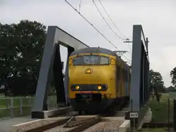 Plan V 964 mit Regionalzug 8052 Emmen-Zwolle bei De Haandrik am 18-9-2012.