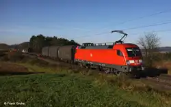 DB 182 024-0 vor G�terzug Richtung Regensburg, KBS 880 N�rnberg - Passau, fotografiert bei Parsberg am 29.10.2010