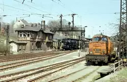 DR 106 151-4 am 22.04.1982 im Arbeitszugdienst neben dem Stellwerk Cb in Camburg (S).