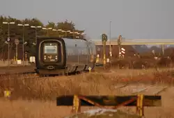 Hier verl�sst der IC3 5058 als R 2246, nach seinem neun Minuten Halt, nun wieder den Bahnhof R�dby Faerge in Richtung �sterport.