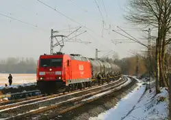 185 300-1 mit Kesselwagen bei Rimburg /  �bach-Palenberg am 15.03.2013 in Richtung Aachen