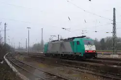 Cobra 2824 / 186 216 rangiert im leichen Schneetreiben im AC Westbahnof am 23.3.2013