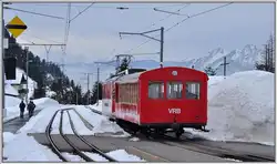 Bhe 2/4 1 und Vorstellwagen 8 aus Vitznau erreichen Rigi Staffel.