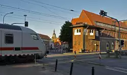 06.06.2013 Bf Stralsund ; Abendsonne liegt auf dem Stw W4 und ein IC aus Richtung Rostock f�hrt ein