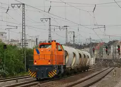 Die Mak G 1206 (BR 275) von Northrail legt sich mit ihrem Kalkzug f�r die BASF schon leicht in die Kurve um die Hochgleise von Ludwigshafen Hbf zu durchfahren.