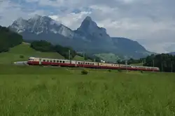 Mein Bild Nummer 3000 hier auf Bahnbilder.de zeigt einen meiner Lieblingsz�ge an einer meiner Lieblingsfotostellen: Der RAe TEE II 1053 befindet sich am 15.06.2013 zwischen Schwyz und Steinen, vor der