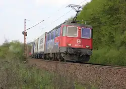 421 395-5 kam am 05.05.2013 mit einem Containerzug in Richtung S�den �ber die NSS.