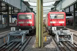 Eintr�chtig stehen die beiden 143 963-7 und 143 904-1 nebeneinander und warten auf die Abfahrt nach T�bingen bzw.