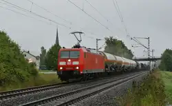 Mit einen gemischten G�terzug die 185 056-9 am 18.09.13 bei Th�ngersheim.