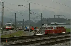 Links im Bild erreicht der AOMC (TPC) BDeh 4/4 502 mit Bt von Ollon kommend in K�rze Aigle; rechts im Bild schwieft der Blick �ber das Sammelsurium der TPC welches durch die SBB(!) Br�nig