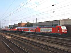 Baureihe 146 202-7 und eine unbekannte BR 110 am Samstag, den 16.09.06 auf dem Abstellgleis des Bahnhofs Aalen.