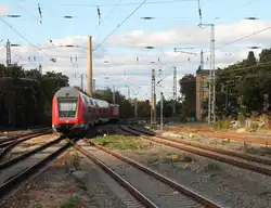 Die 112 118-5 verl��t mit dem RE 5 am 29.09.2013 den Bahnhof Oranienburg nach Rostock Hbf.