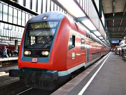 Ein moderner Dosto nach Mosbach-Neckarelz.